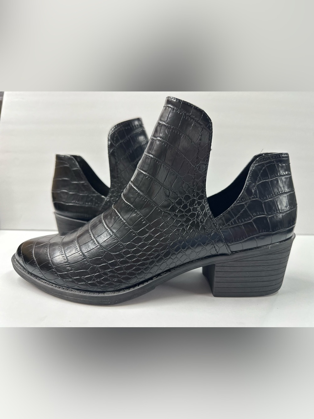 Volatile Black Croc Embossed Cutout Western Booties Size 9